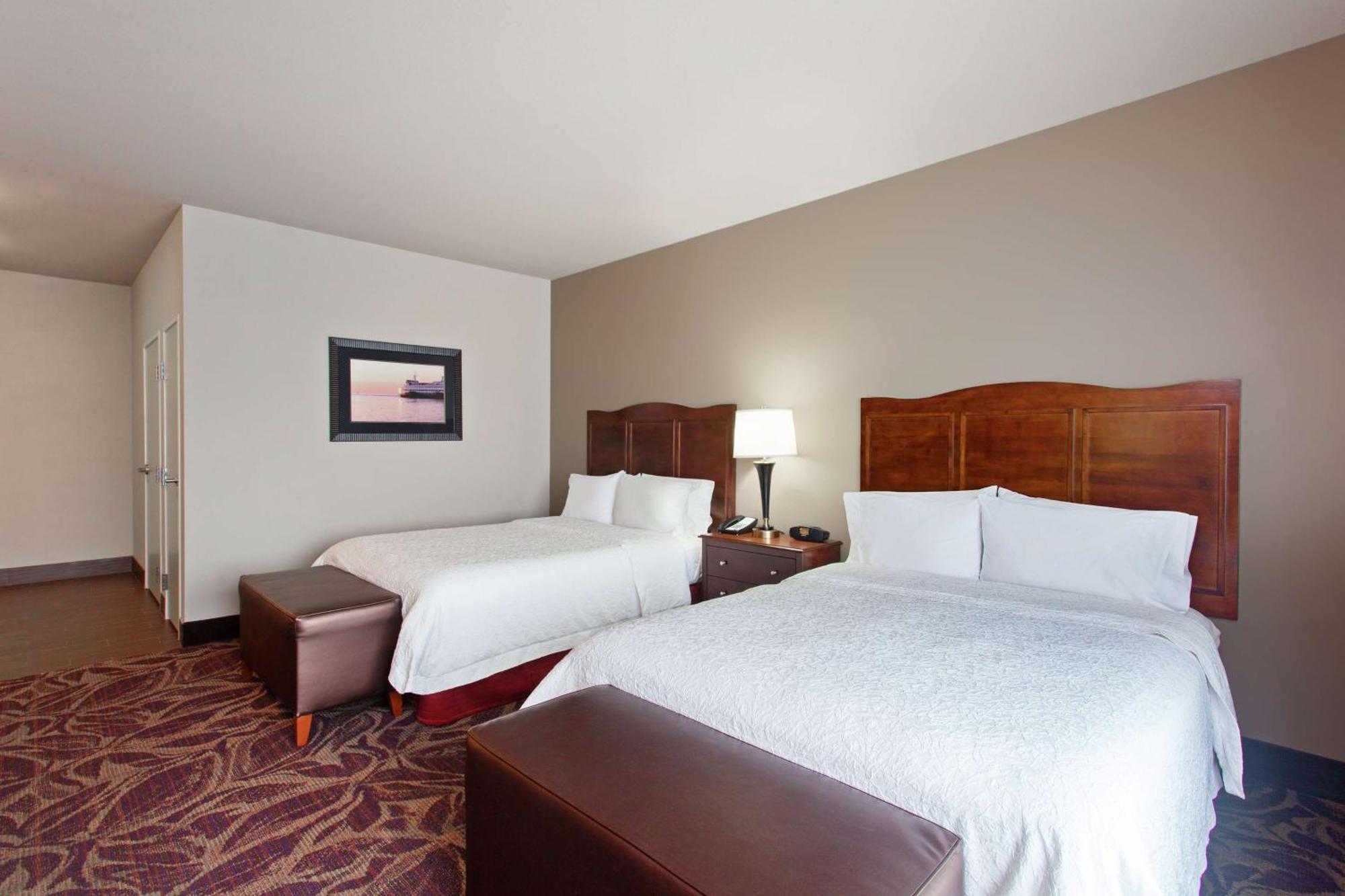 Hampton Inn Seattle/Everett Downtown Экстерьер фото